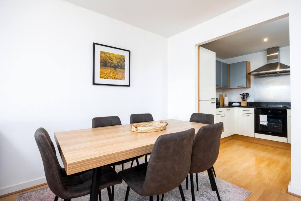 Lovely 2 Bedroom Apartment With Balcony Дублін Екстер'єр фото